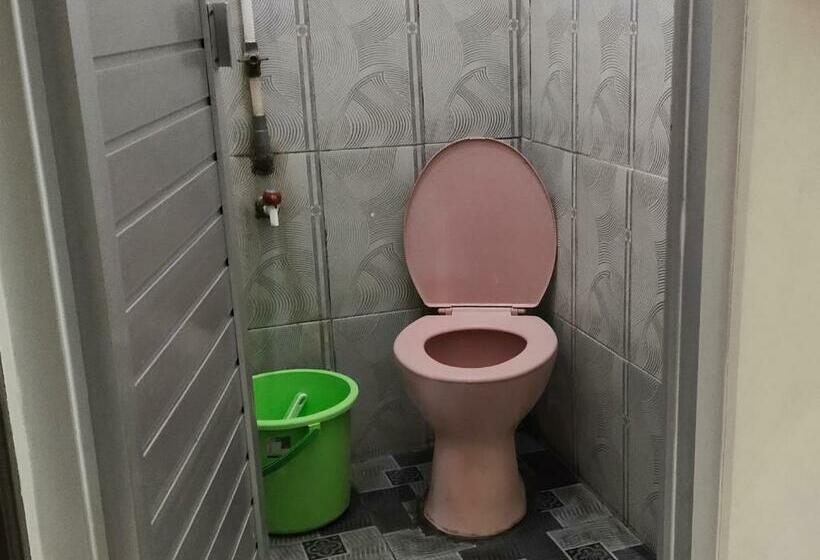 デラックスルーム, Penginapan Karanglaut Santolo