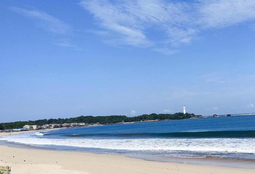 디럭스 룸, Penginapan Karanglaut Santolo