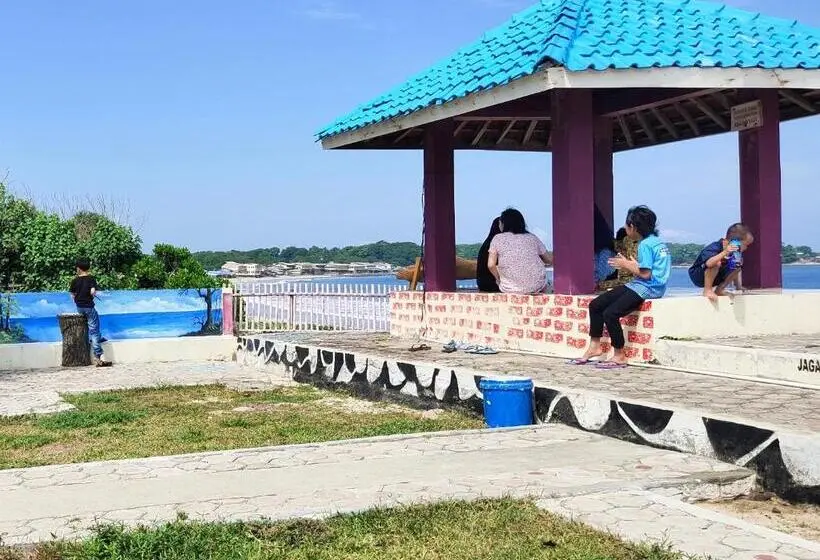 デラックスルーム, Penginapan Karanglaut Santolo