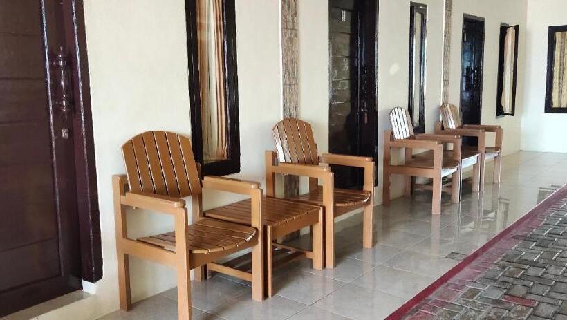 デラックスルーム, Penginapan Karanglaut Santolo