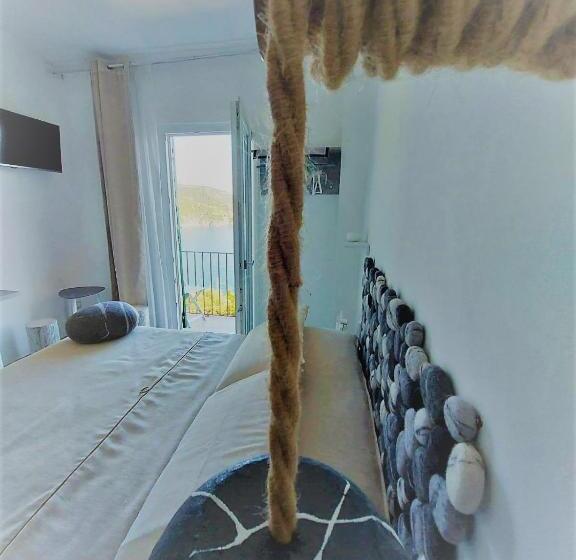 اتاق لوکس با بالکن و چشمانداز دریا, Amare Il Mare Affittacamere