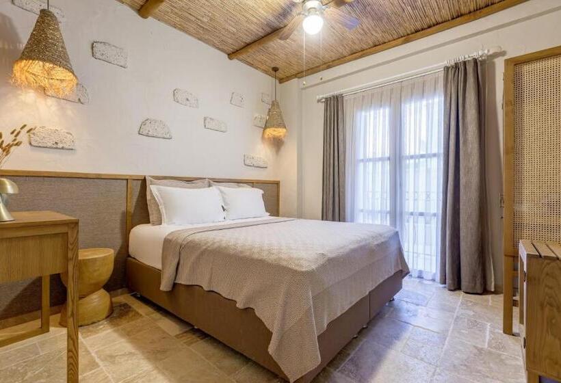 غرفة قياسية, Lika Alacati