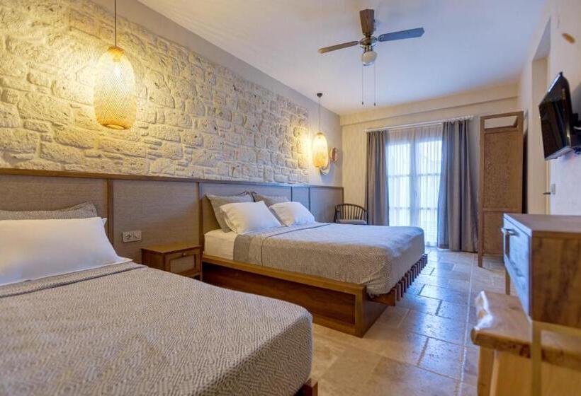 غرفة قياسية ثلاثية, Lika Alacati