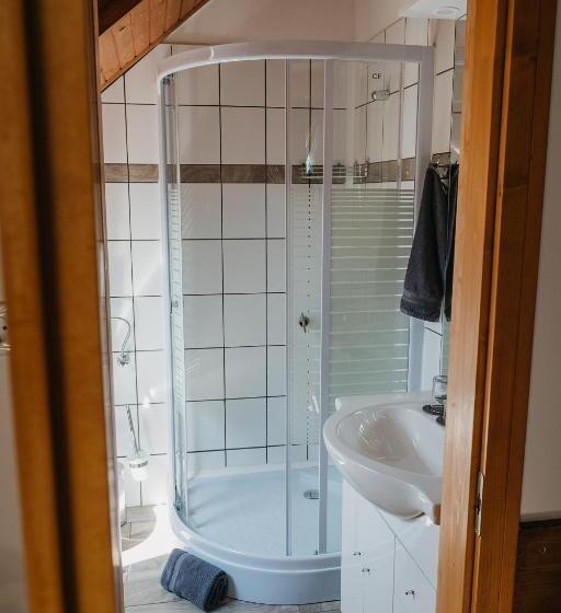 غرفة قياسية, Hemina Vendégház