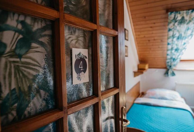 غرفة قياسية, Hemina Vendégház