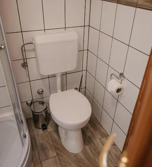 スタンダード４人部屋, Hemina Vendégház