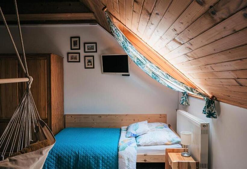 غرفة قياسية رباعية, Hemina Vendégház