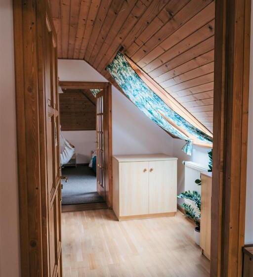 غرفة قياسية رباعية, Hemina Vendégház