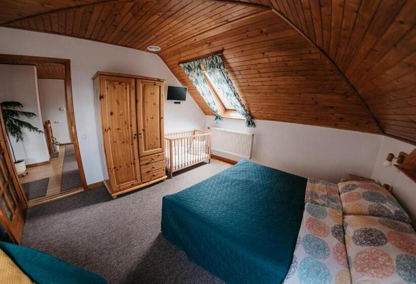 غرفة قياسية, Hemina Vendégház