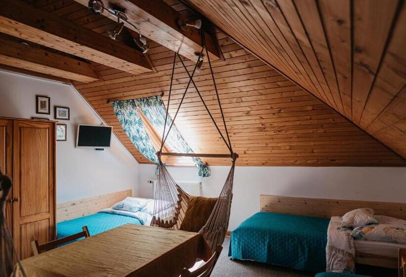 غرفة قياسية رباعية, Hemina Vendégház