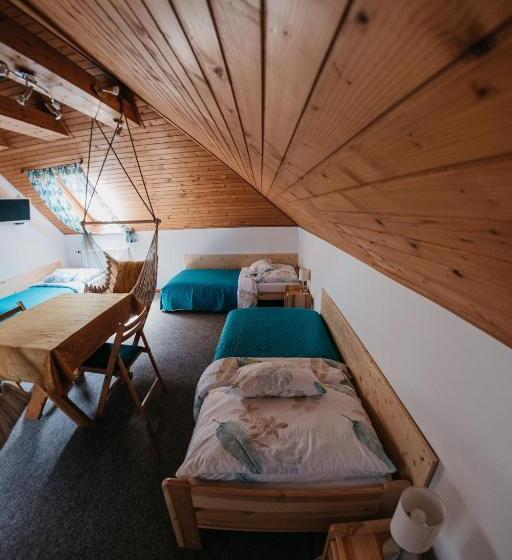 غرفة قياسية رباعية, Hemina Vendégház