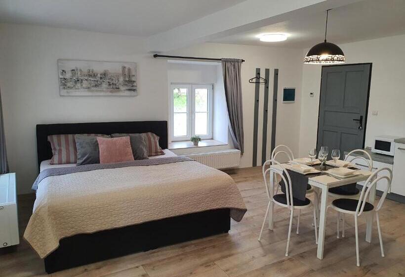 جناح عائلي, Apartmány černý Kohout