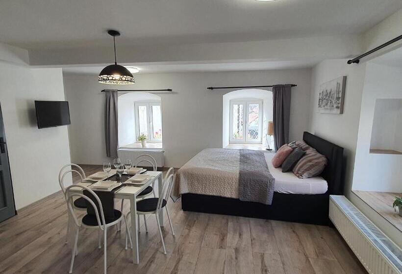 جناح عائلي, Apartmány černý Kohout