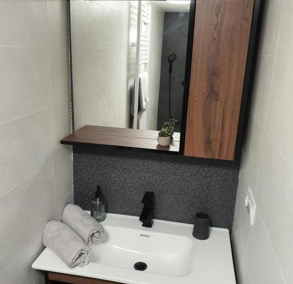 جناح, Apartmány černý Kohout