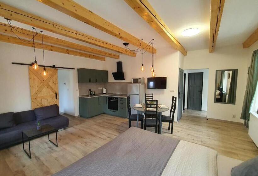 جناح, Apartmány černý Kohout