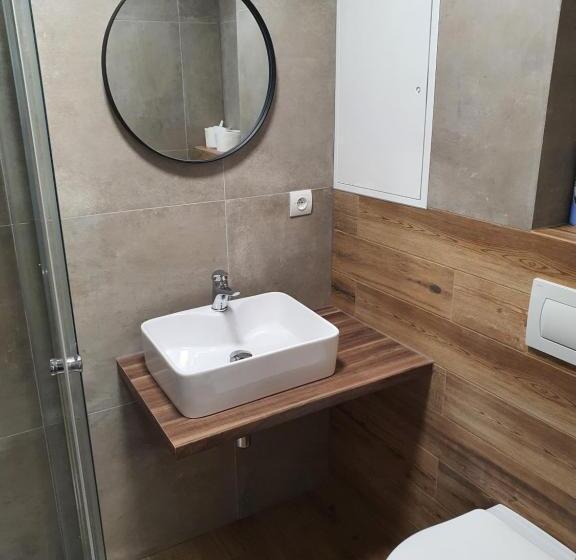 جناح جونيور ديلوكس, Apartmány černý Kohout