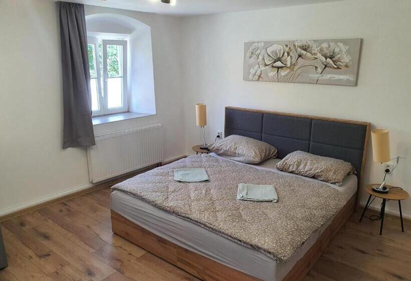 جناح جونيور ديلوكس, Apartmány černý Kohout