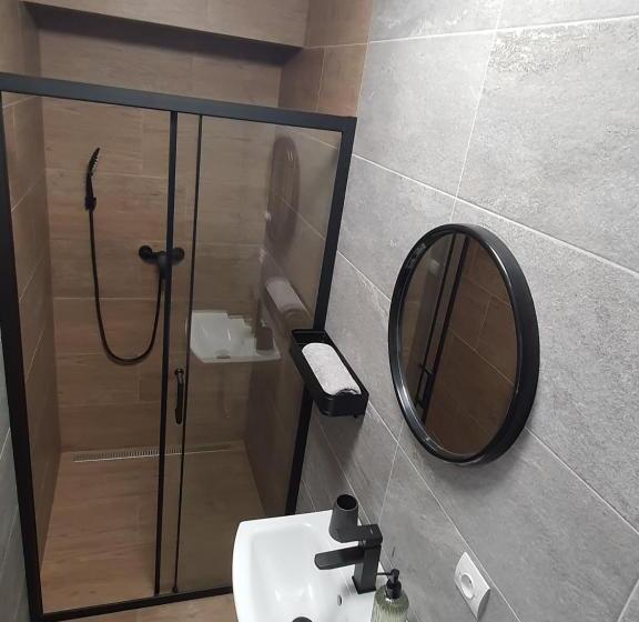 غرفة قياسية رباعية مطلة على الحديقة, Apartmány černý Kohout