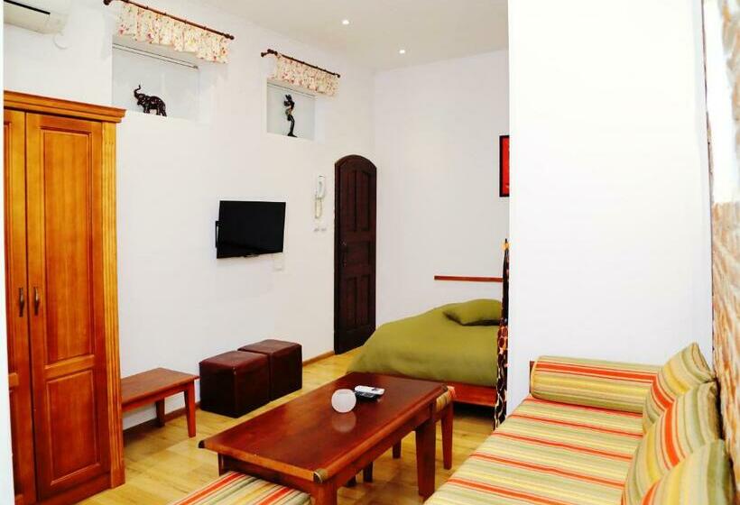 اتاق خانوادگی, стаи за гости максимус