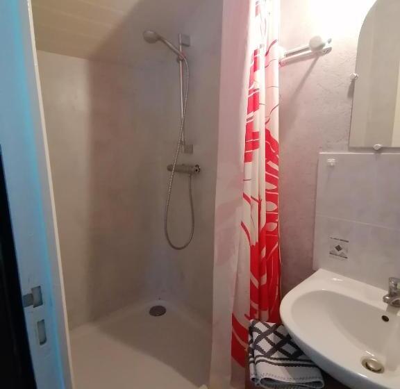 إستوديو قياسى مزودة بتراس, Les Hirondelles Bleues