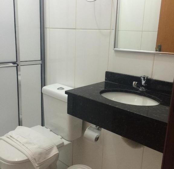 חדר סטנדרט לשלושה, Castro Mendes