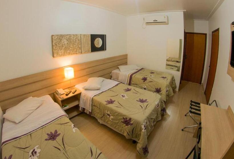 חדר סטנדרט לשלושה, Castro Mendes