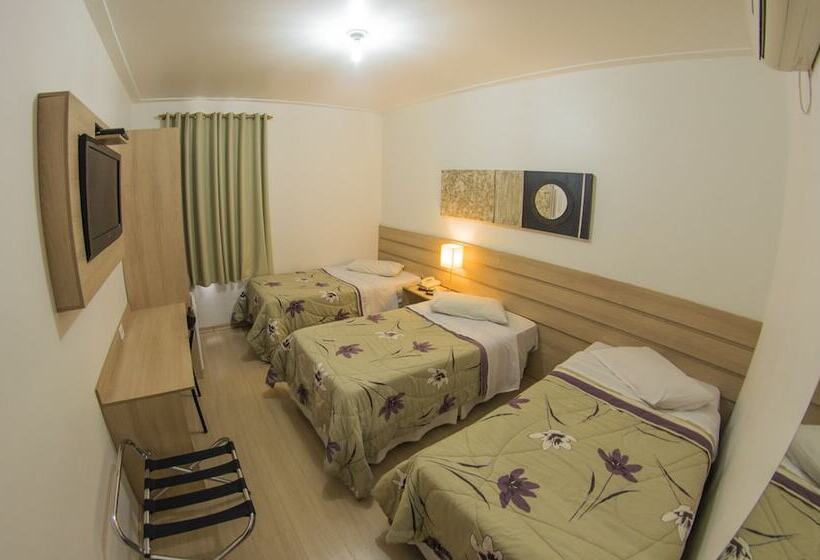 חדר סטנדרט לשלושה, Castro Mendes