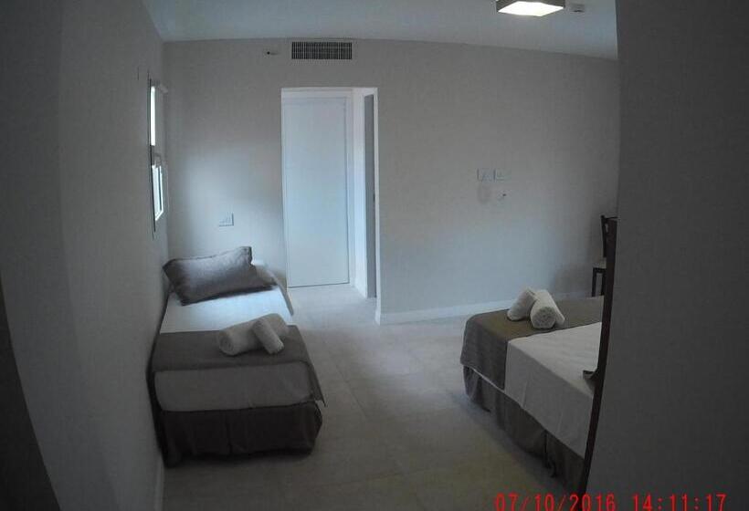 수피리어 트리플 룸, Novi