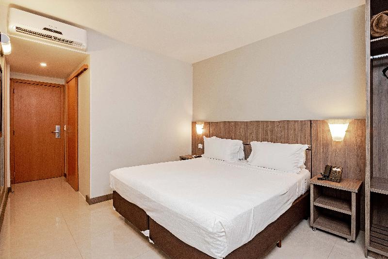 标准间, Slim Curitiba Av Das Torres