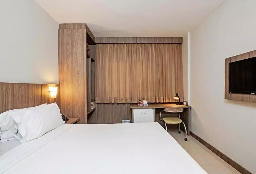 スタンダードルーム, Slim Curitiba Av Das Torres