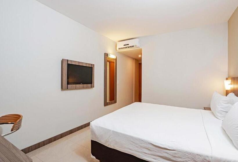 标准间, Slim Curitiba Av Das Torres