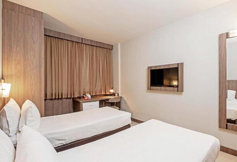 标准间, Slim Curitiba Av Das Torres