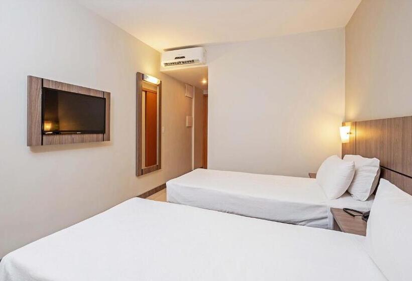 标准间, Slim Curitiba Av Das Torres