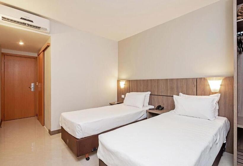 标准间, Slim Curitiba Av Das Torres