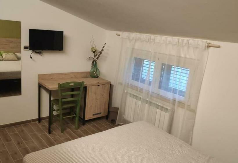 اتاق استاندارد با چشم‌انداز باغ, B&b Tra Gli Ulivi