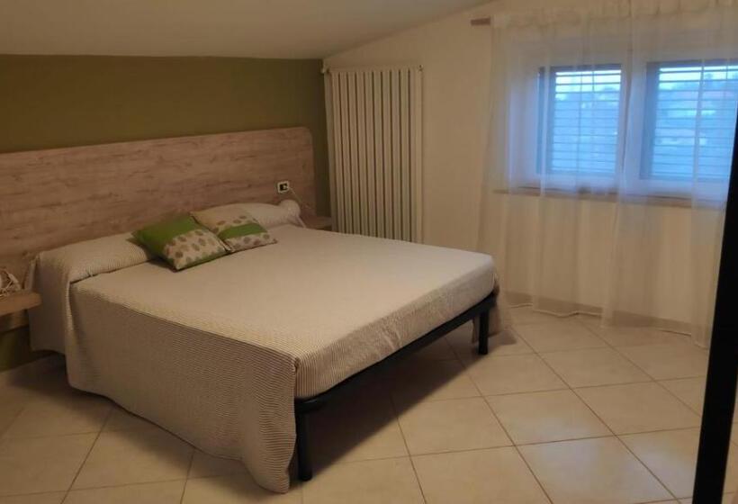 اتاق استاندارد با چشم‌انداز باغ, B&b Tra Gli Ulivi