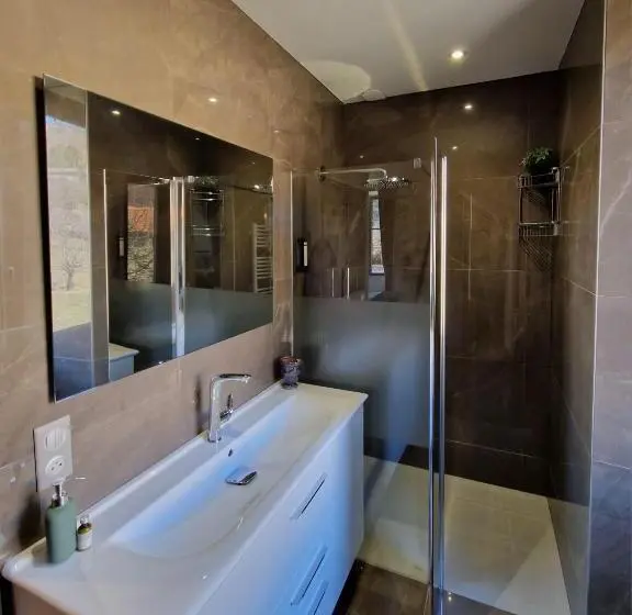 スーペリアの４人部屋, Le Mas Rolland   Piscine & Spa   Millau Gorges Du Tarn
