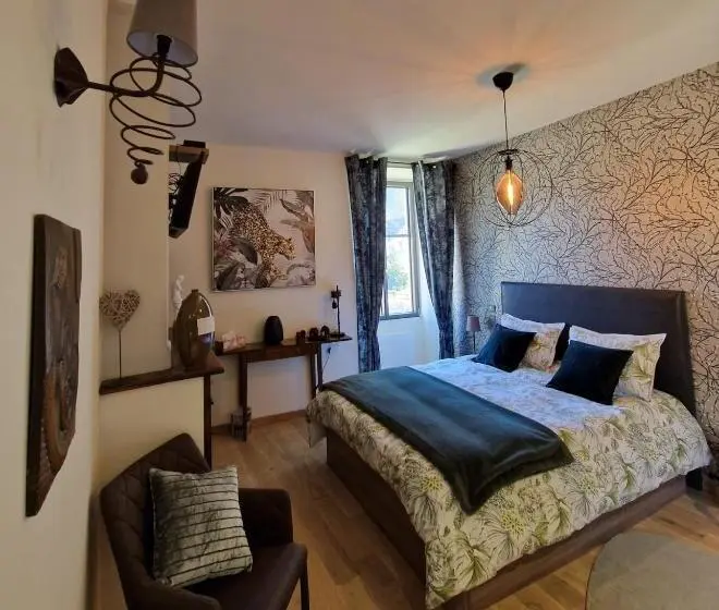 スーペリアの４人部屋, Le Mas Rolland   Piscine & Spa   Millau Gorges Du Tarn