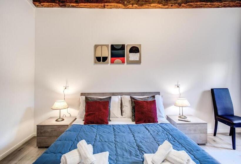 חדר דלוקס, Giubbonari Street