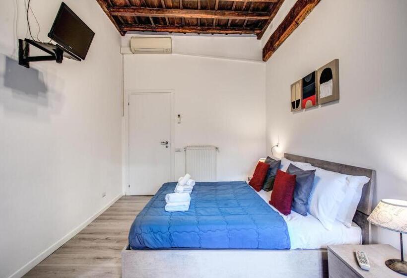 חדר דלוקס, Giubbonari Street