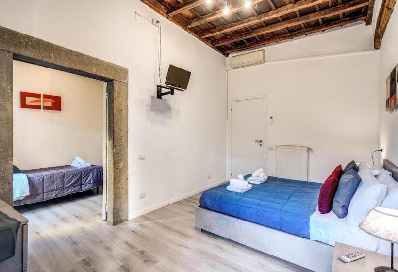 חדר דלוקס, Giubbonari Street