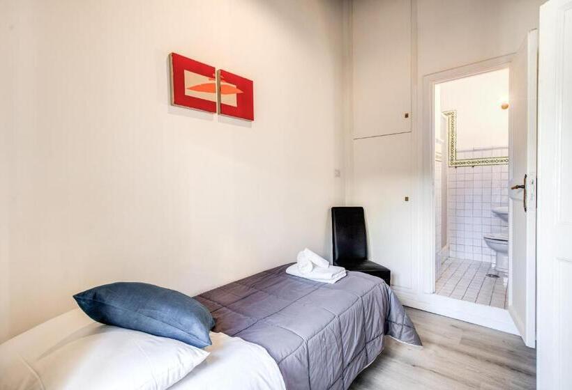 חדר דלוקס, Giubbonari Street