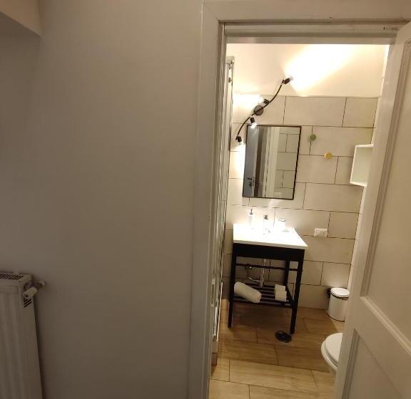 חדר סטנדרט, Giubbonari Street