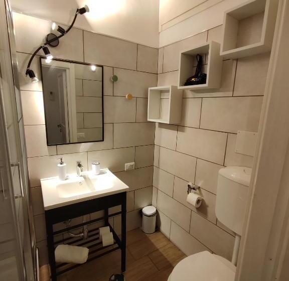 חדר סטנדרט, Giubbonari Street