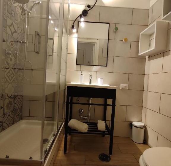 חדר סטנדרט, Giubbonari Street