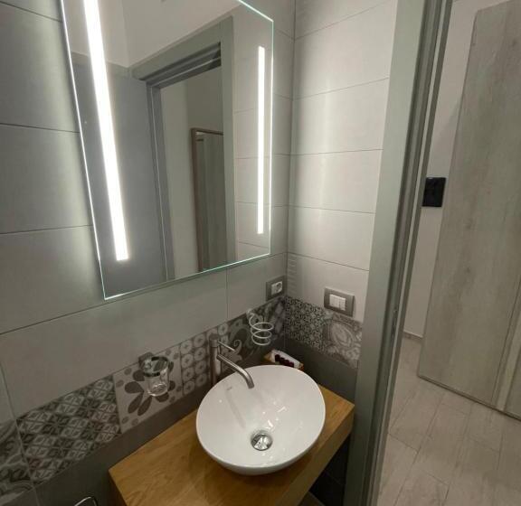 اتاق استاندارد, Naptown Rooms