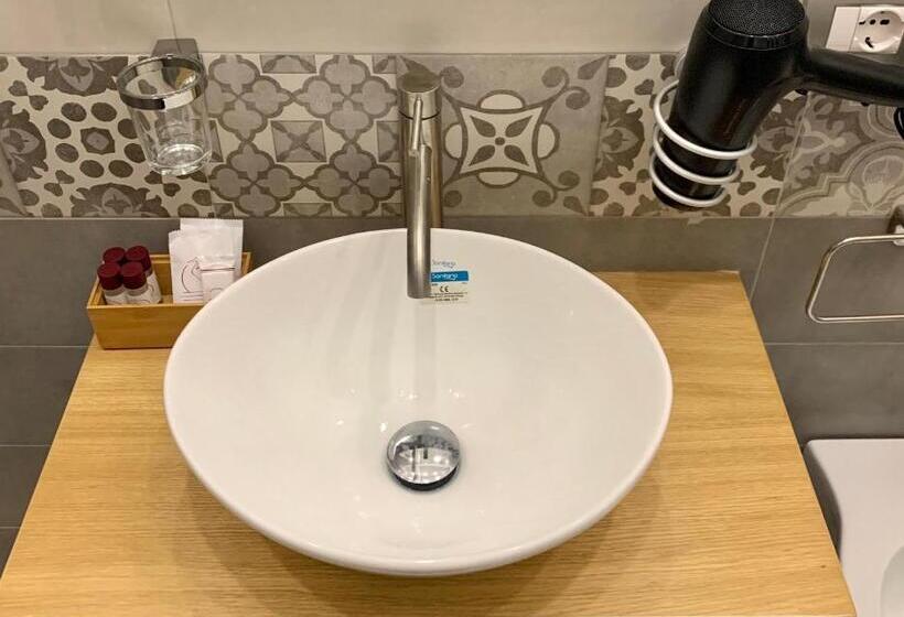 اتاق اکونومی, Naptown Rooms