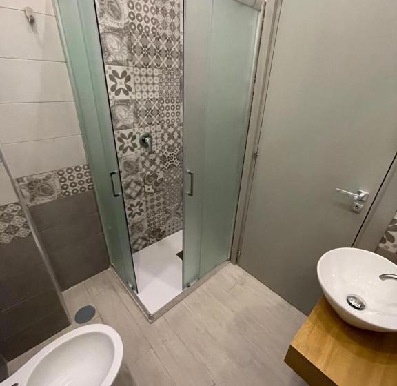 اتاق اکونومی, Naptown Rooms