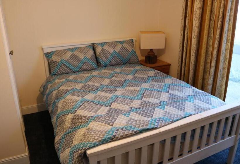 شقة غرفة واحدة, Lennard House