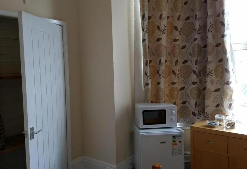 标准单人间, Lennard House